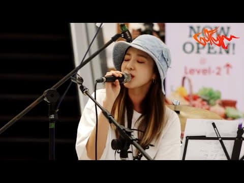 “Siapa Kata Dara Tak Boleh Menyanyi,” – Komen Netizen Bila Lihat Video Dia Menyanyi Live Di Mall